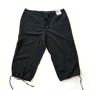 🖤 Avenue Women’s Black Cargo Capri Pants — NWT — Size 16